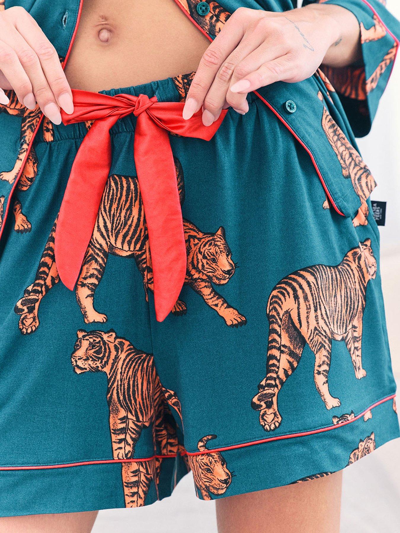 Image 5 of 6 of CHELSEA PEERS Tiger Print Short Pyjama Set - Teal