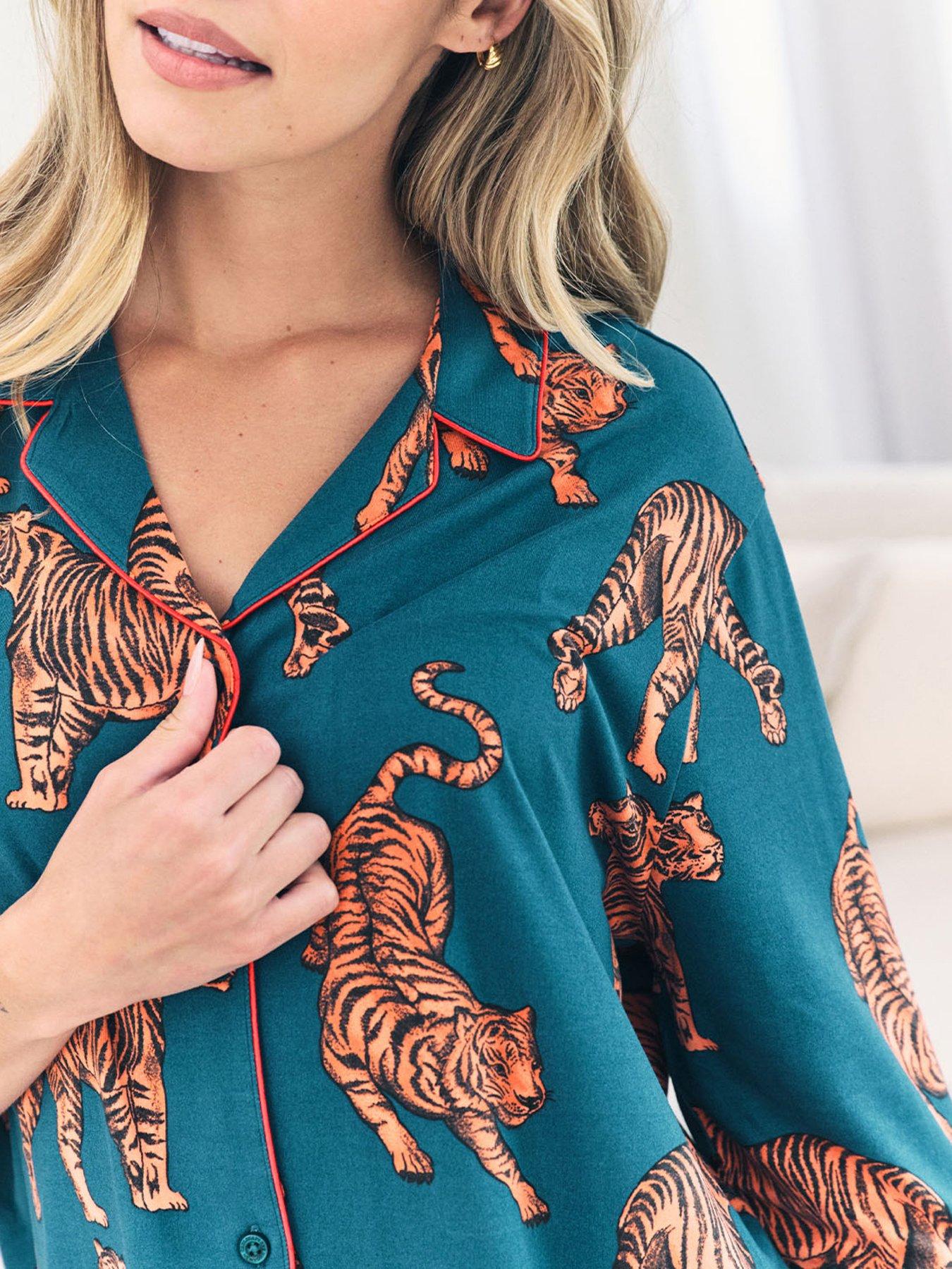 Image 6 of 6 of CHELSEA PEERS Tiger Print Short Pyjama Set - Teal