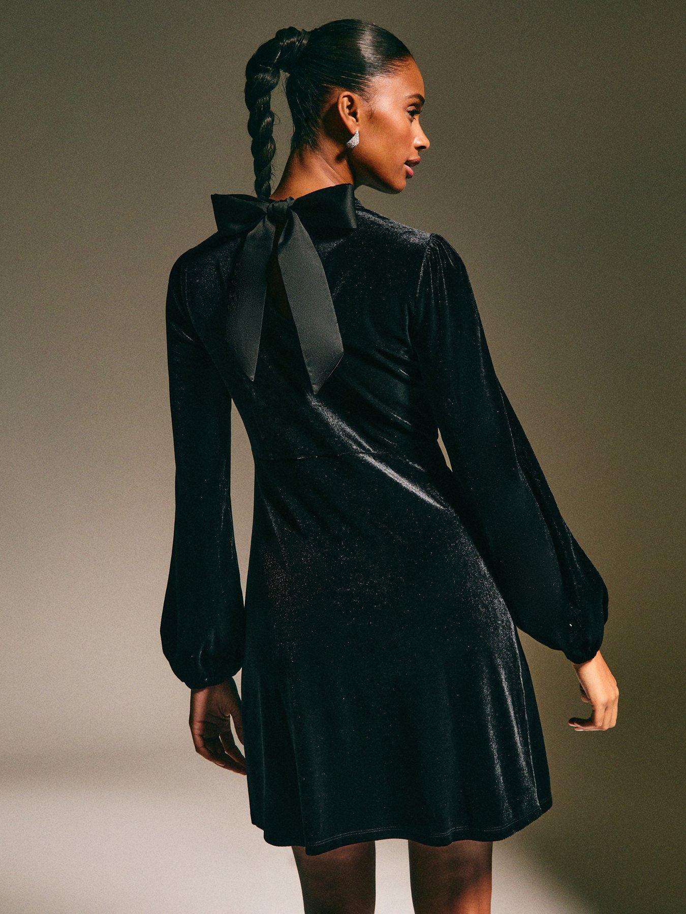 Image 2 of 6 of New Look Velvet Long Sleeve Mini Dress - Black