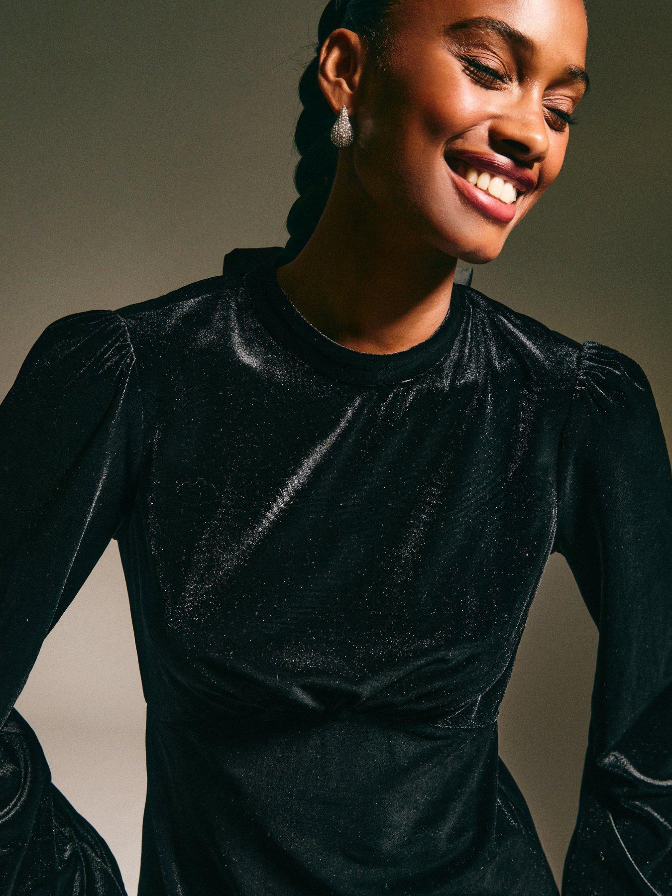 Image 4 of 6 of New Look Velvet Long Sleeve Mini Dress - Black