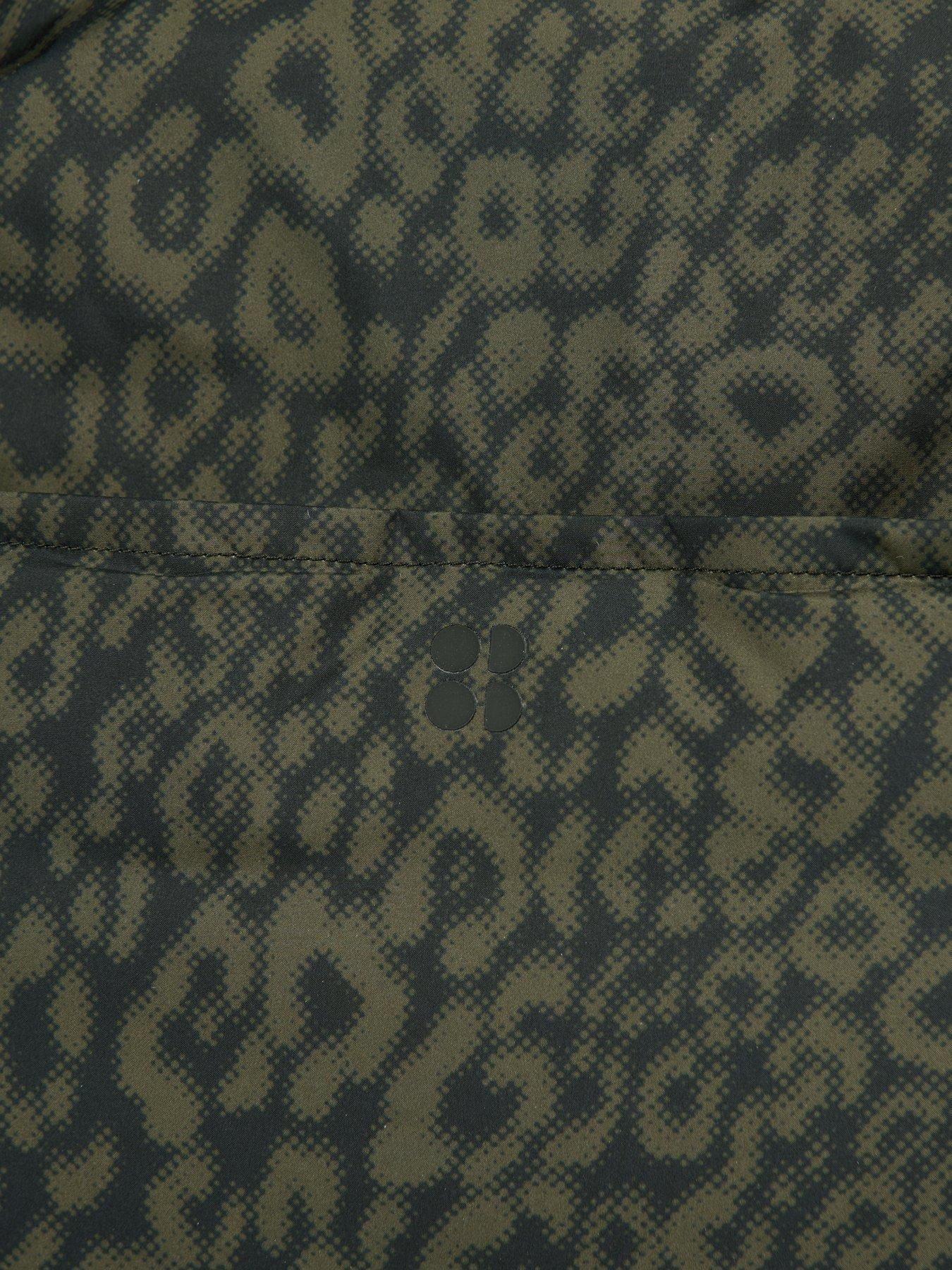 Image 5 of 5 of Sweaty Betty Nimbus Large Cloud Bag - Leopard Print