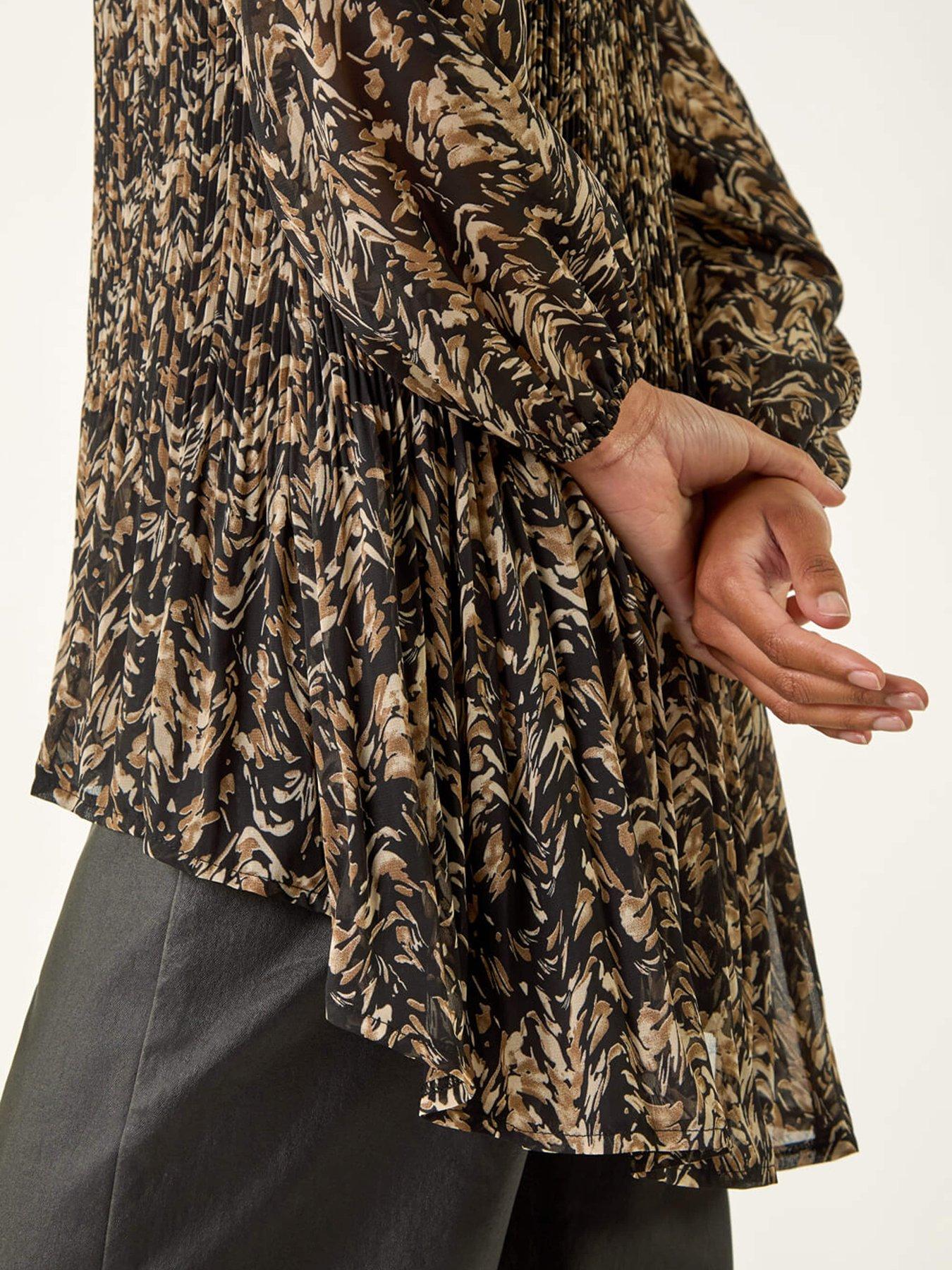 Image 5 of 5 of Roman Abstract Print Pleated Top - Black