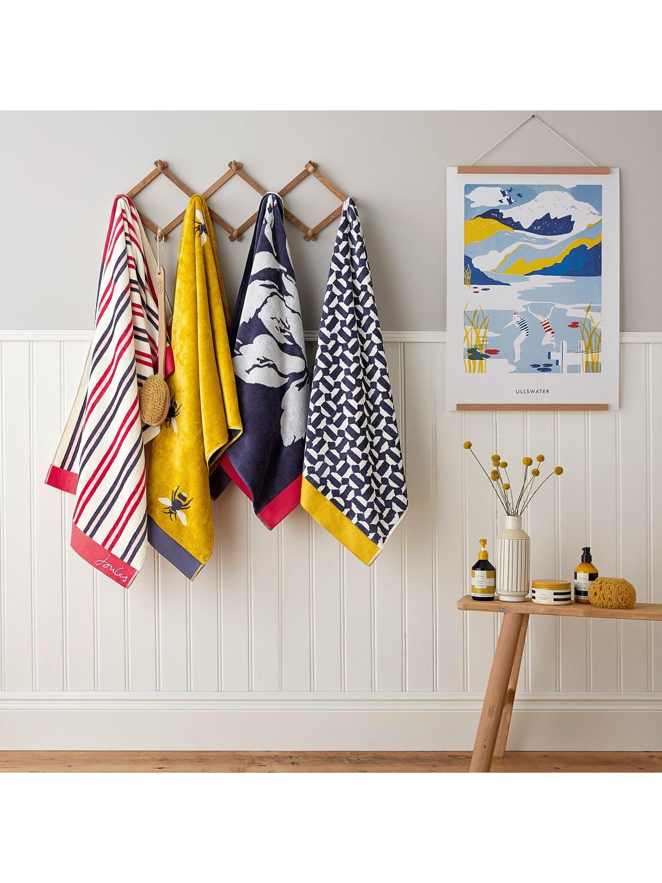 Image 4 of 4 of Joules Botanical Bees Towel Range
