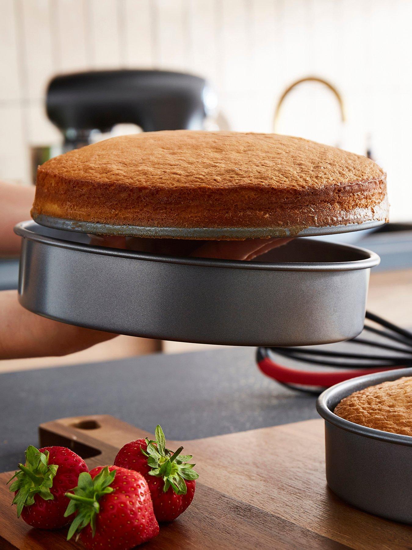 Image 4 of 6 of Morphy Richards Loose Base Shallow Cake Tin Set