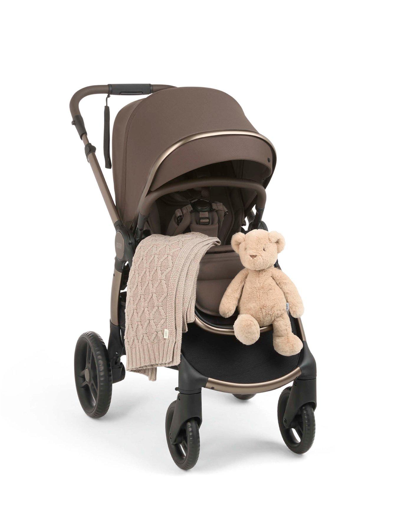Image 6 of 7 of Mamas & Papas Complete Kit - Ocarro&sup2; Crema (Inc Pushchair, Carrycot, Adaptors, Soft Toy, Blanket Cupholder, Bag, Footmuff, Cloud T &amp; Isofix Base)