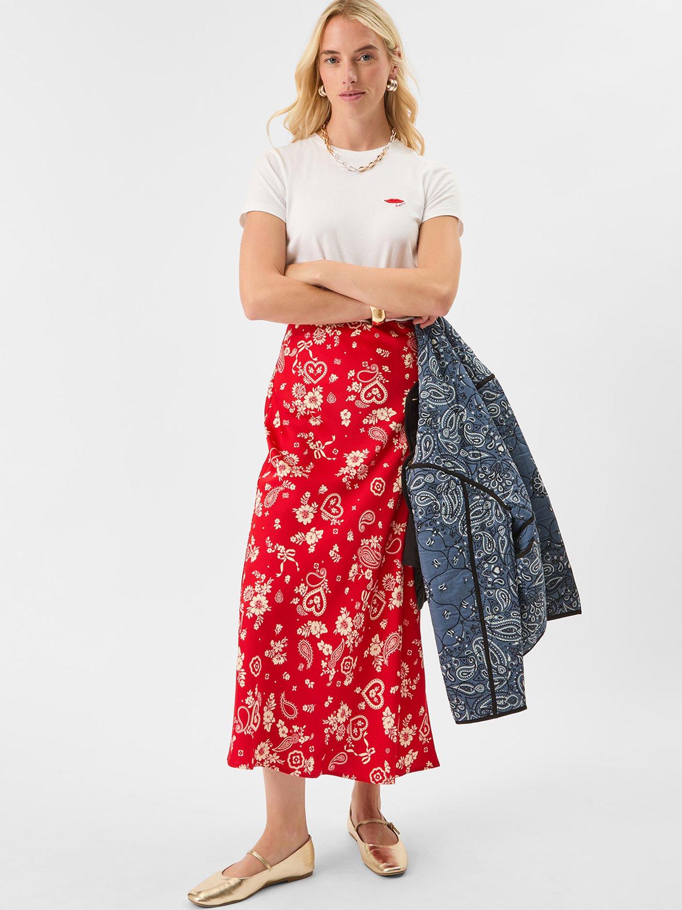  image of accessorize-t-shirt-with-lip-embroidery-white