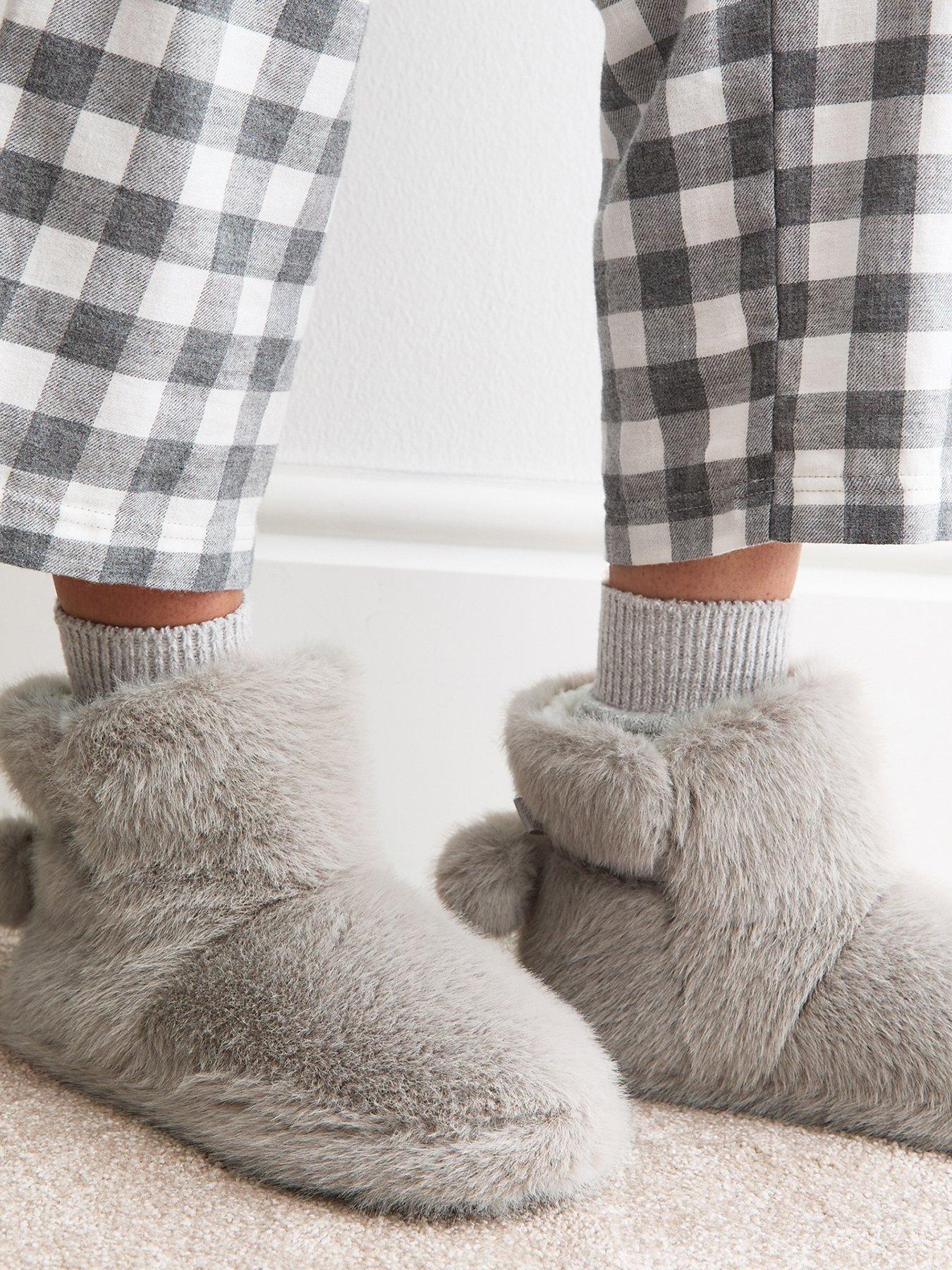 Image 4 of 5 of New Look Grey Faux Fur Slipper Boots