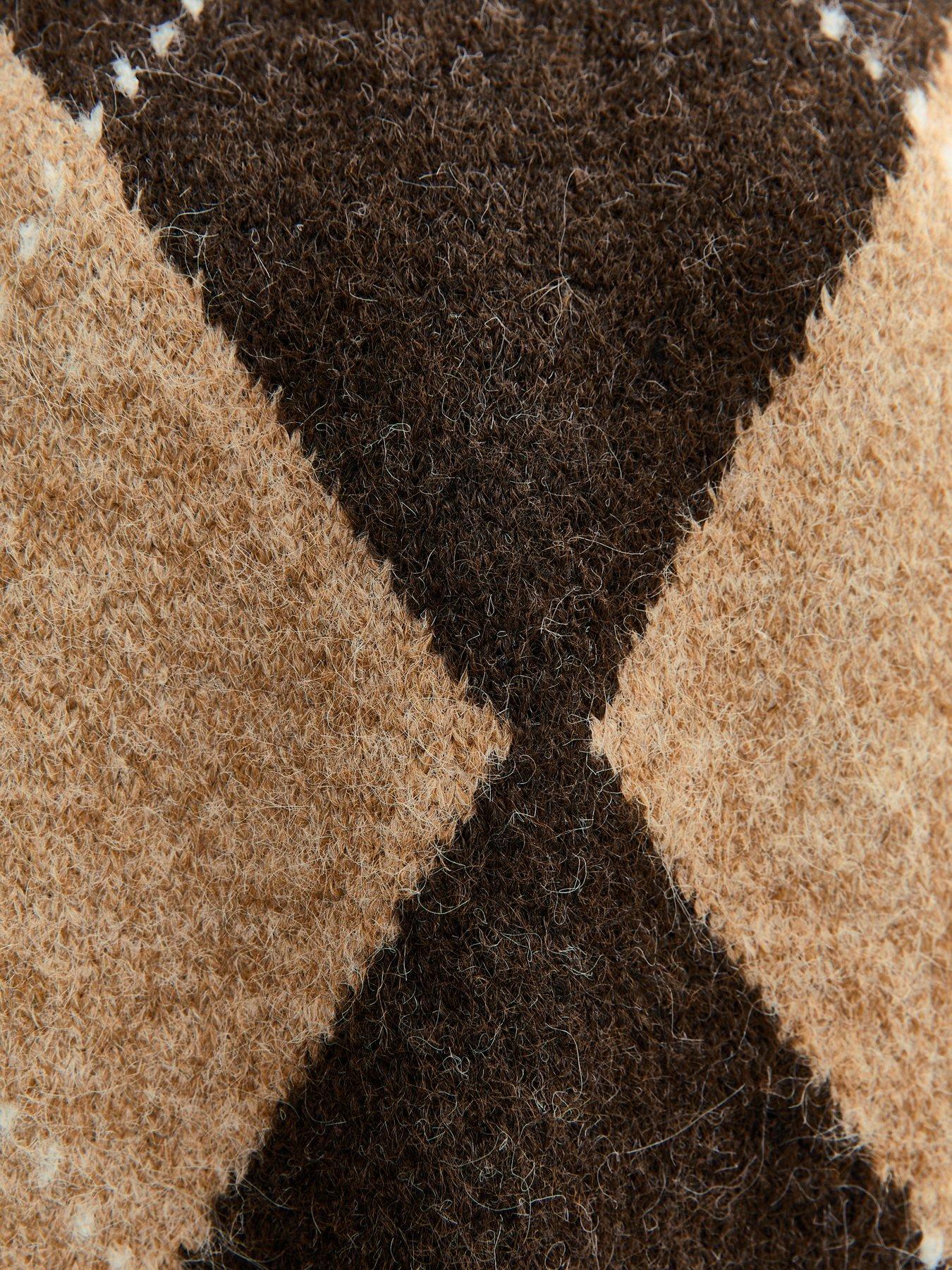 Image 7 of 7 of New Look Brown Argyle Pattern Crew Neck Jumper