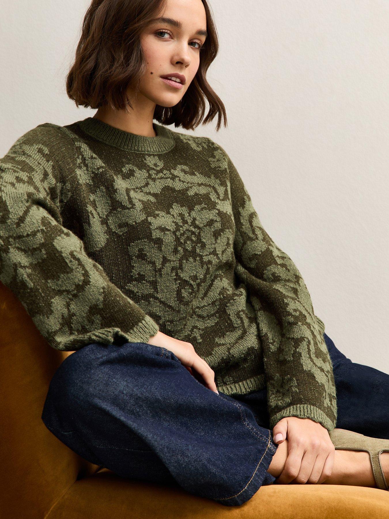 new-look-baroque-crew-neck-jumper-green