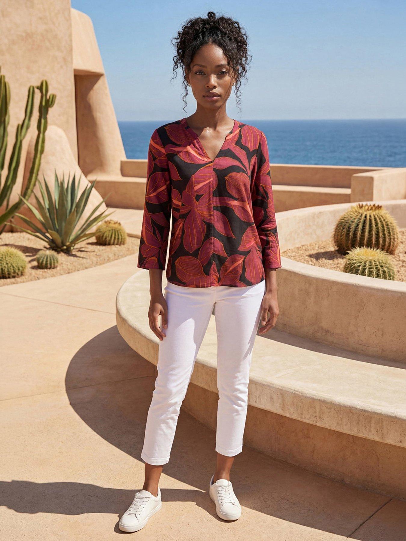 Roman Floral V-neck Stretch Top - Red
