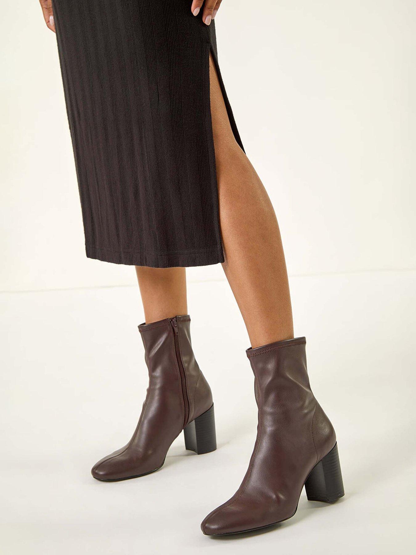  image of roman-collar-ribbed-knit-mid-dress-black