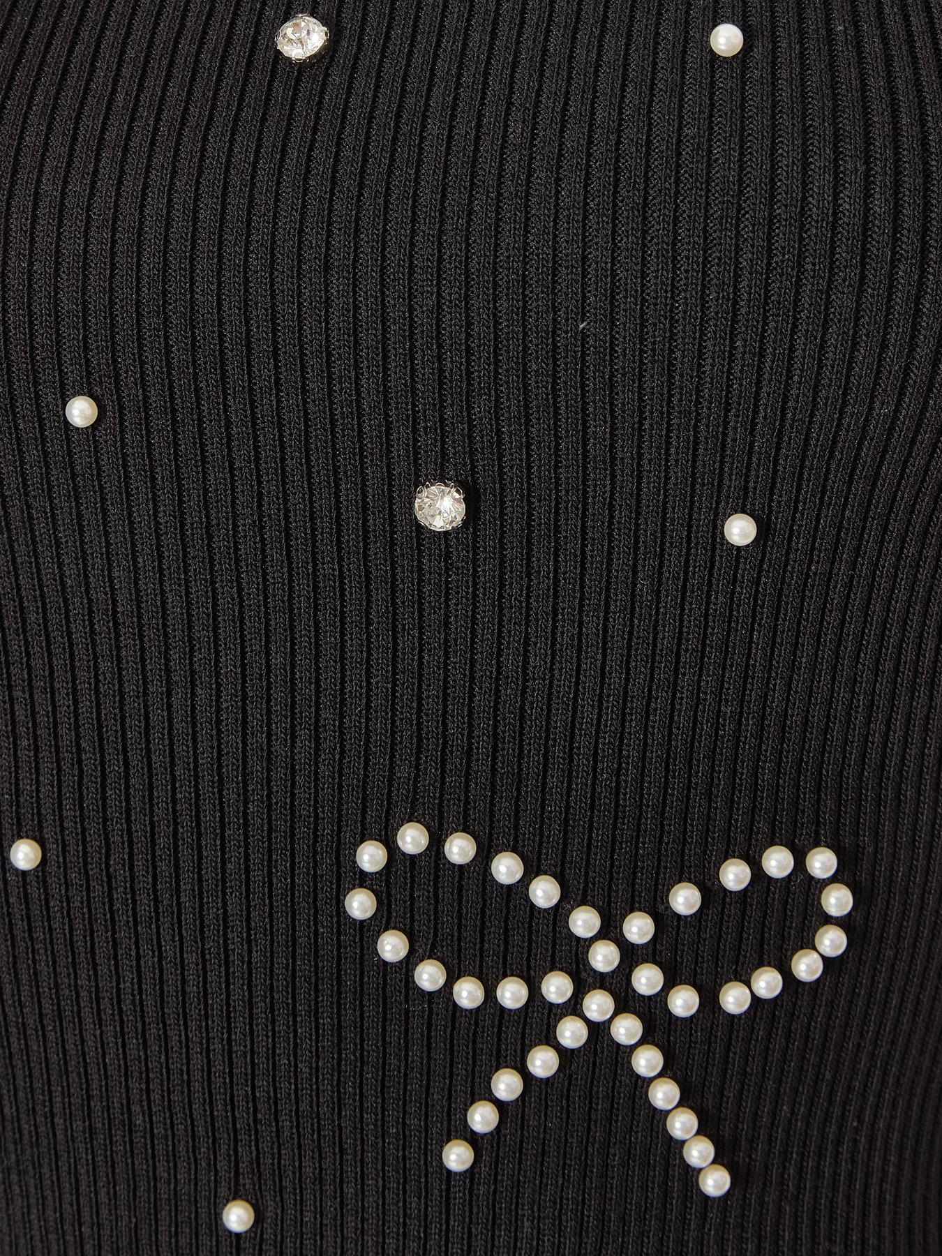 Image 6 of 6 of Quiz Black Knitted Pearl Crop Top