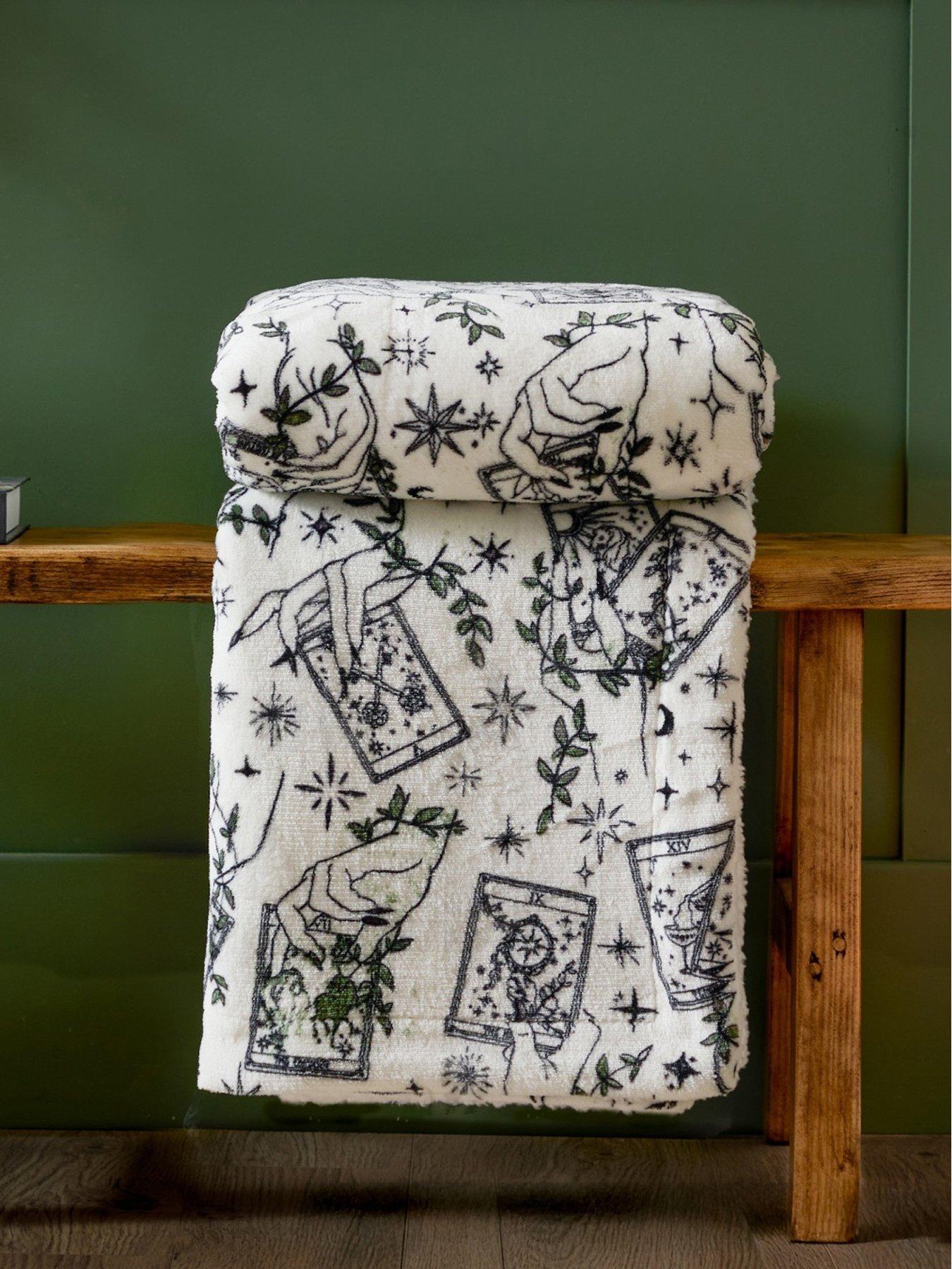 undefined Celestial Stories 130x180 Sherpa Throw Green
