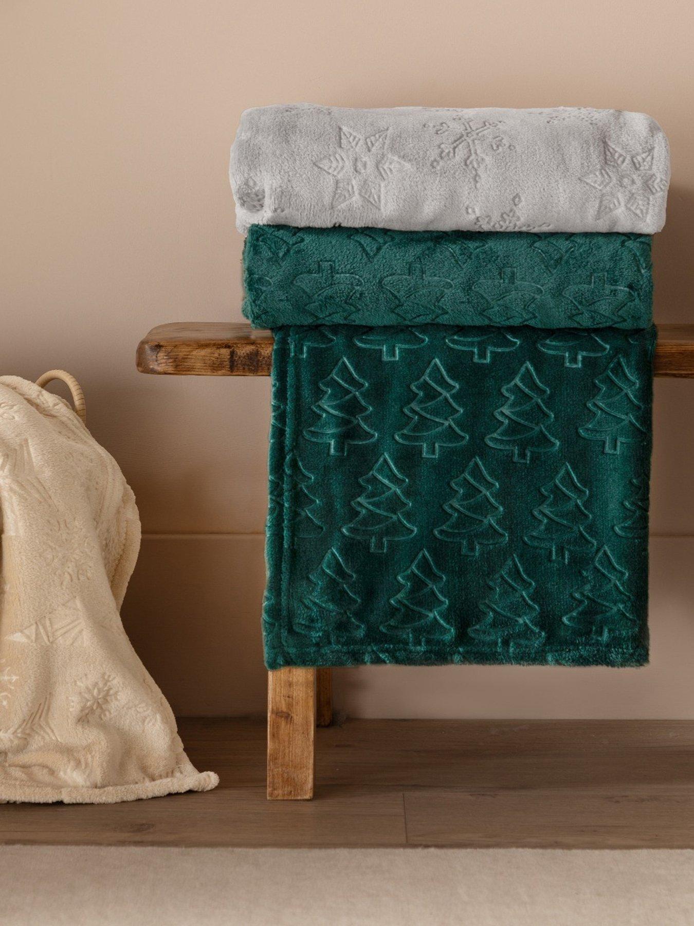 Image 5 of 5 of Furn Festive Time 140x180 Throw Natural