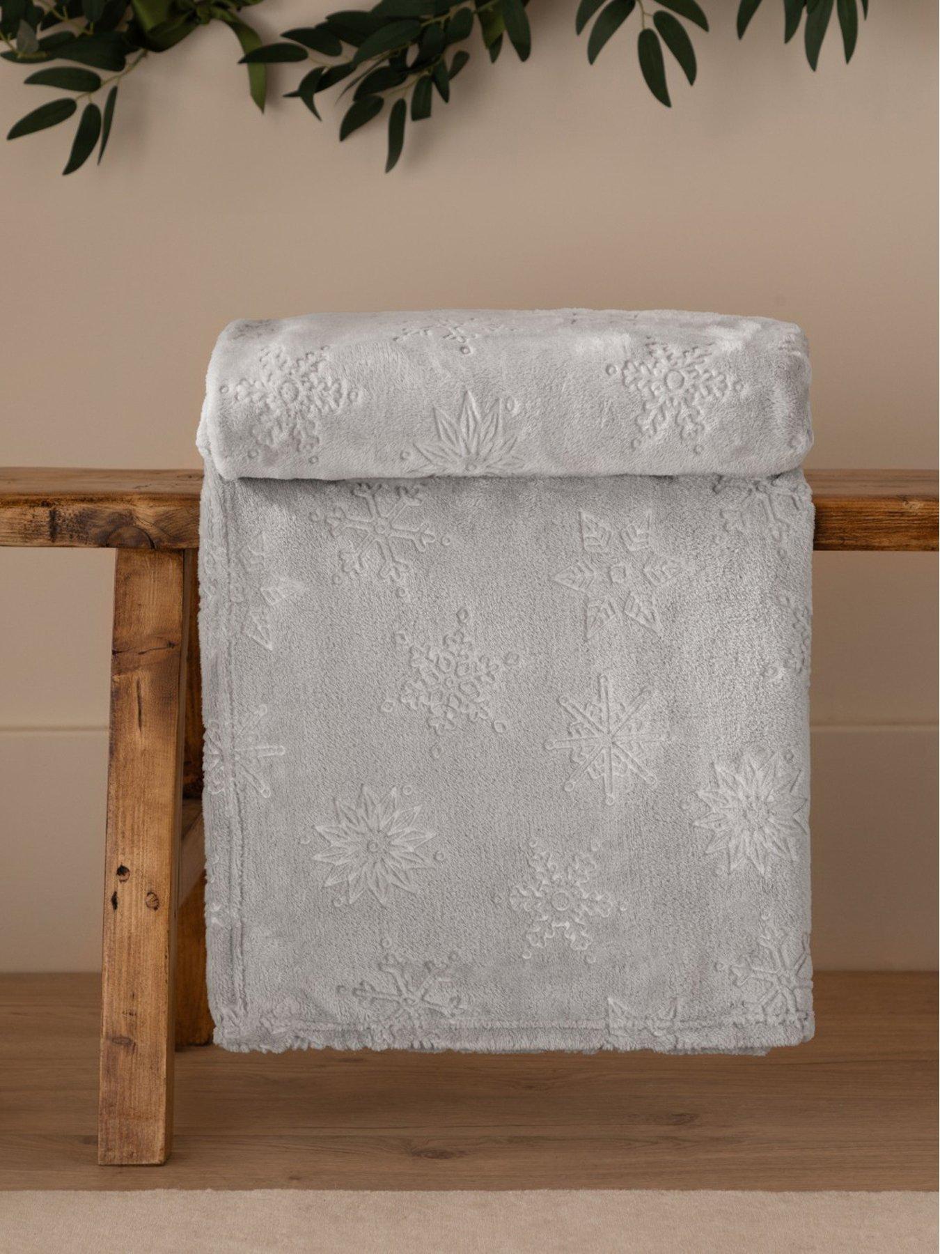 undefined Snowflakes 140x180 Throw Grey