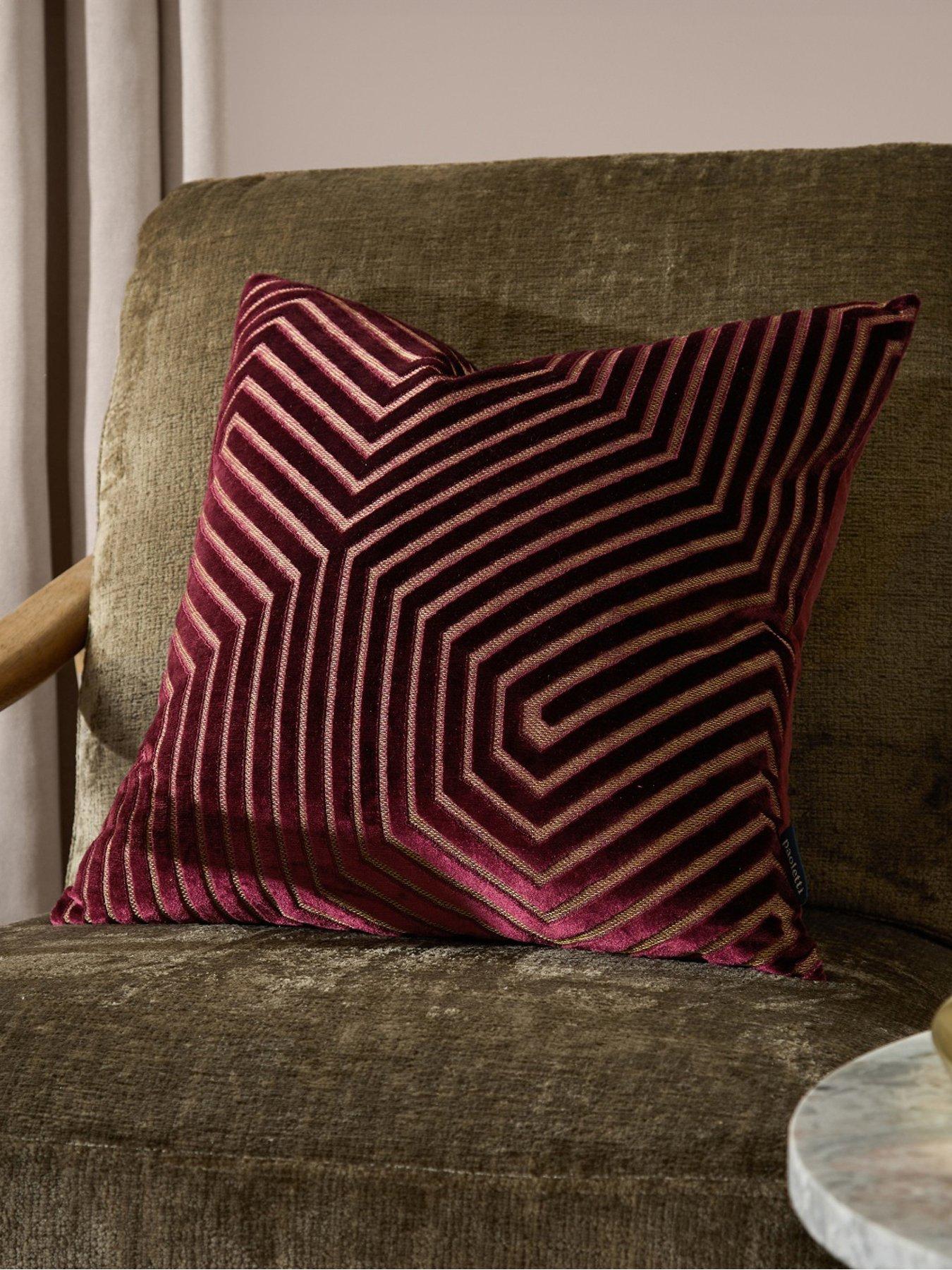 paoletti-evoke-polyester-cushion