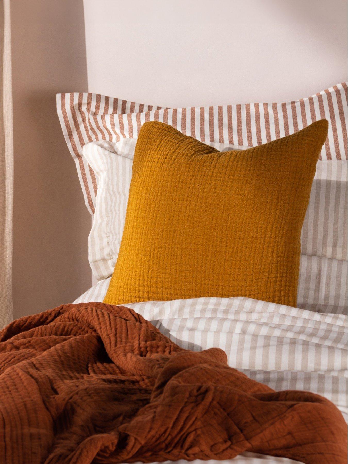 yard-lark-45x45-polyester-cushion