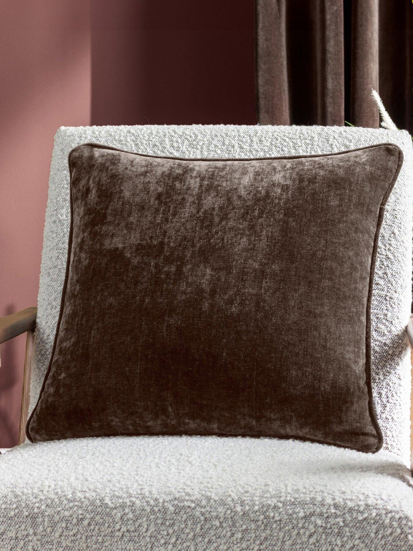 yard-heavy-chenille-50x50-polyester-cushion