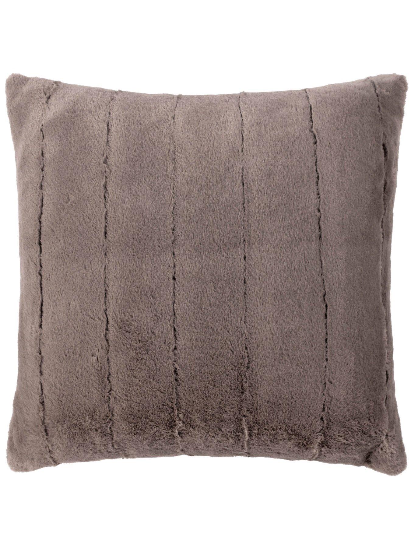 paoletti-empress-polyester-cushion