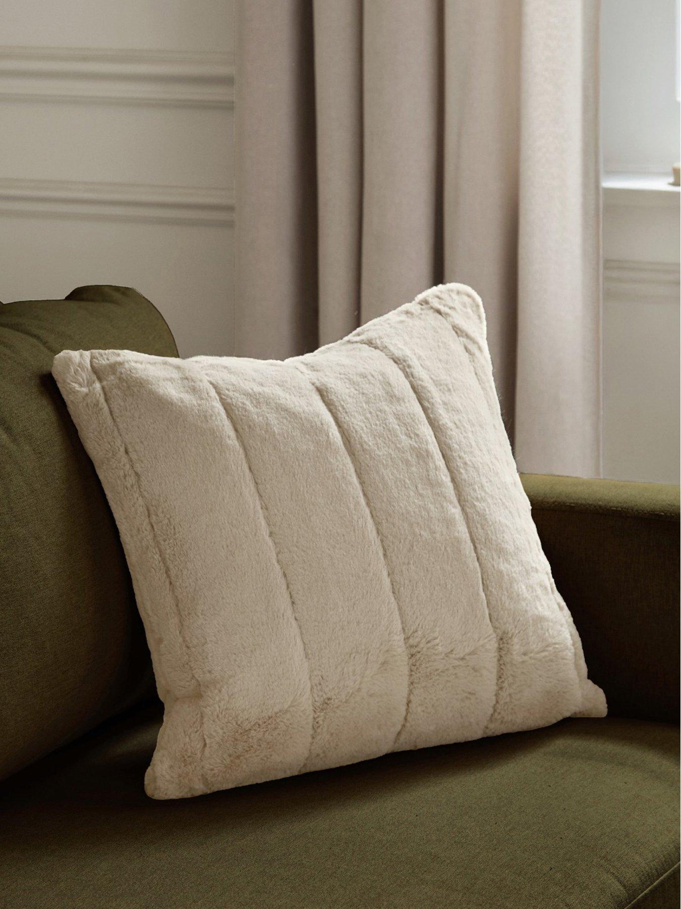 paoletti-empress-polyester-cushion