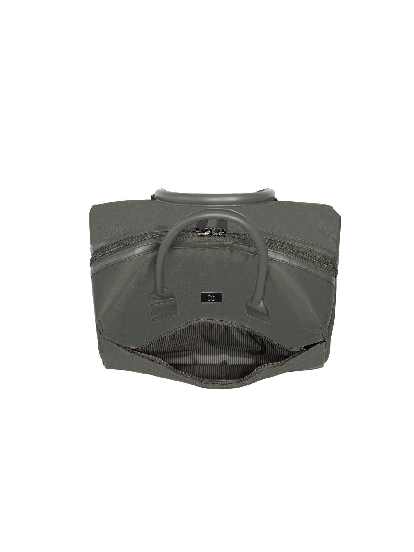 Image 6 of 7 of it Luggage Outpaced Olive Night Holdall