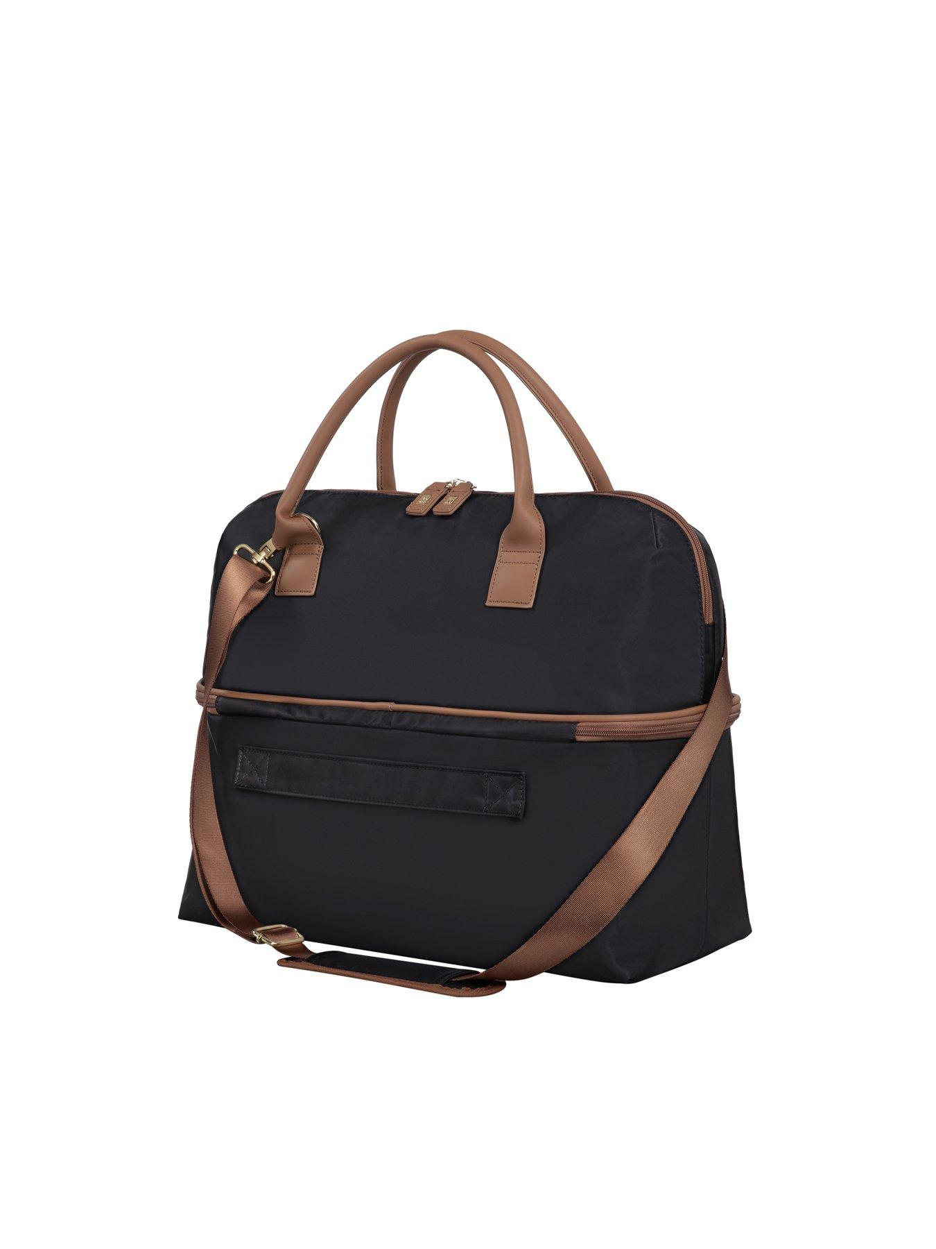 Image 4 of 7 of it Luggage Alluring Black Holdall