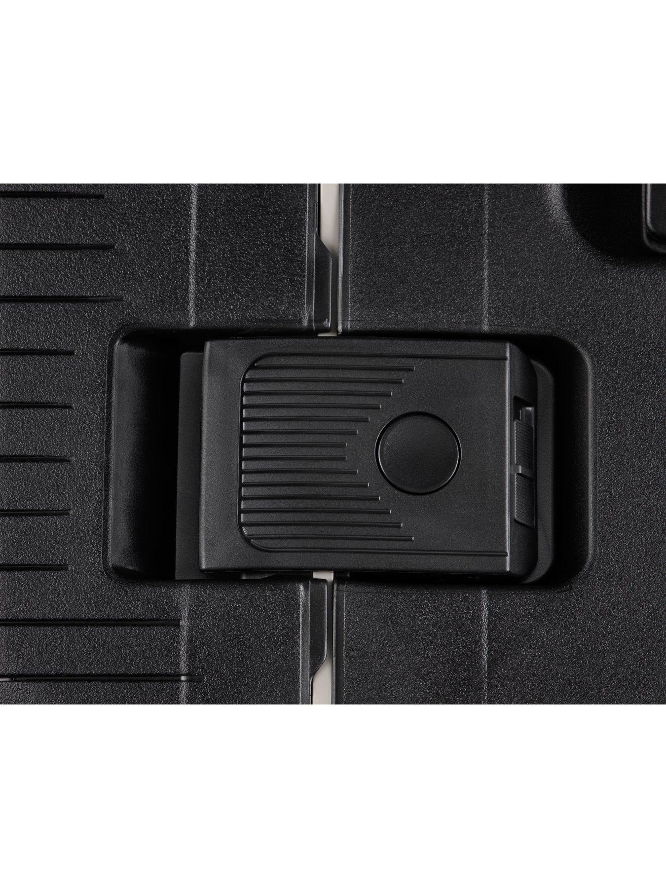 Image 5 of 7 of it Luggage Tenacious Black Medium Suitcase