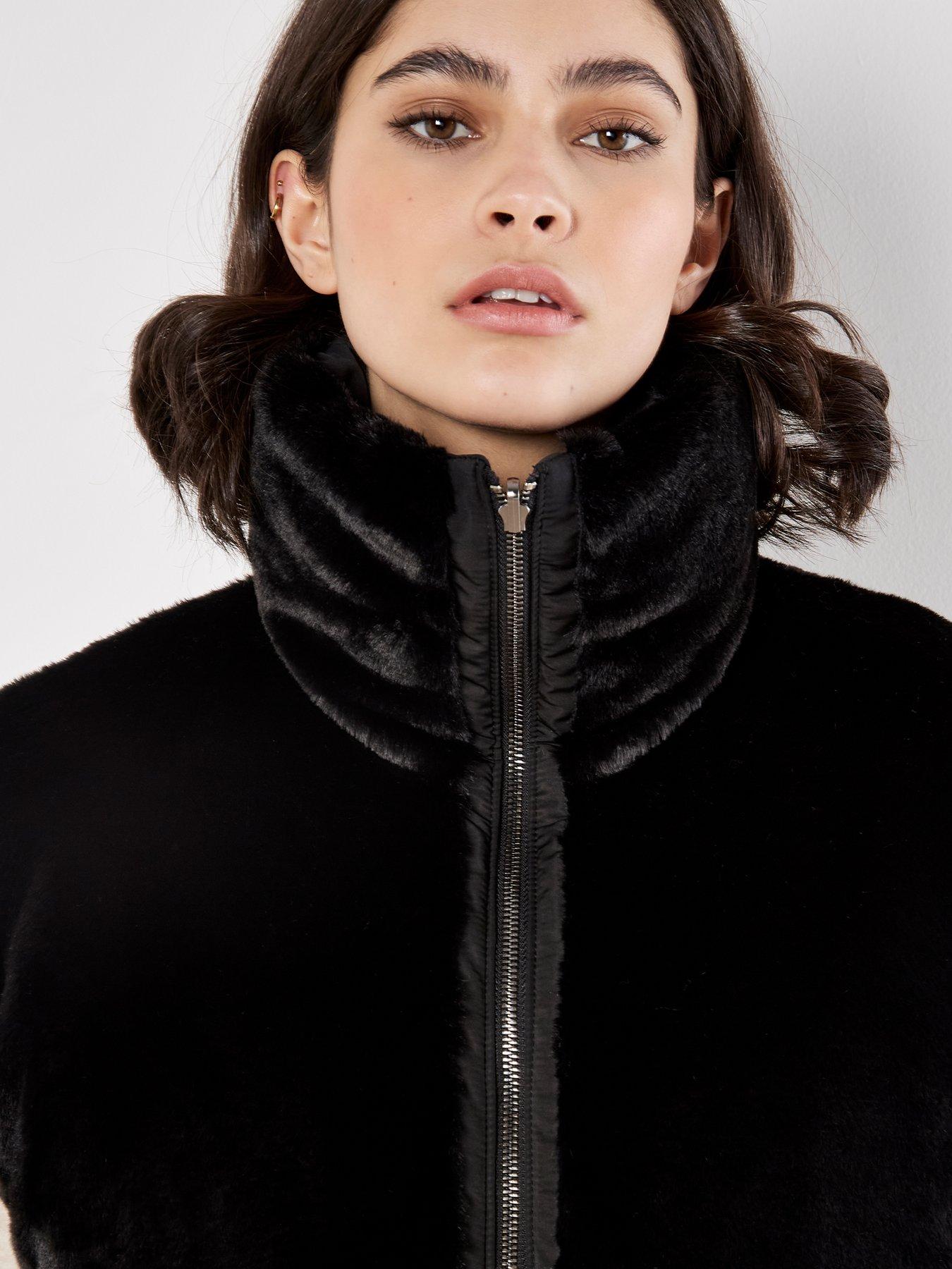 Image 4 of 7 of Apricot Reversible Oversized Puffer Jack - Black