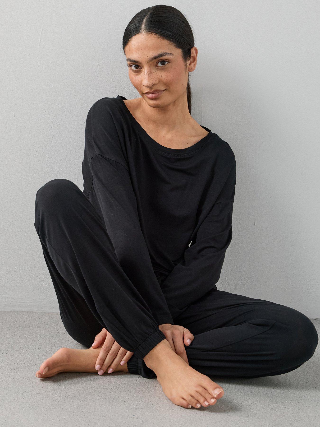 Image 5 of 7 of The Very Collection Womens Off-The-Shoulder Slouchy Pyjama Set - Black