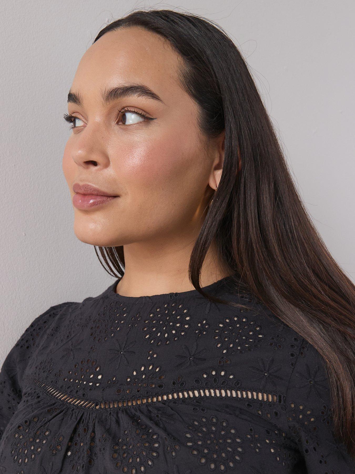  image of the-very-collection-curve-broderie-front-top