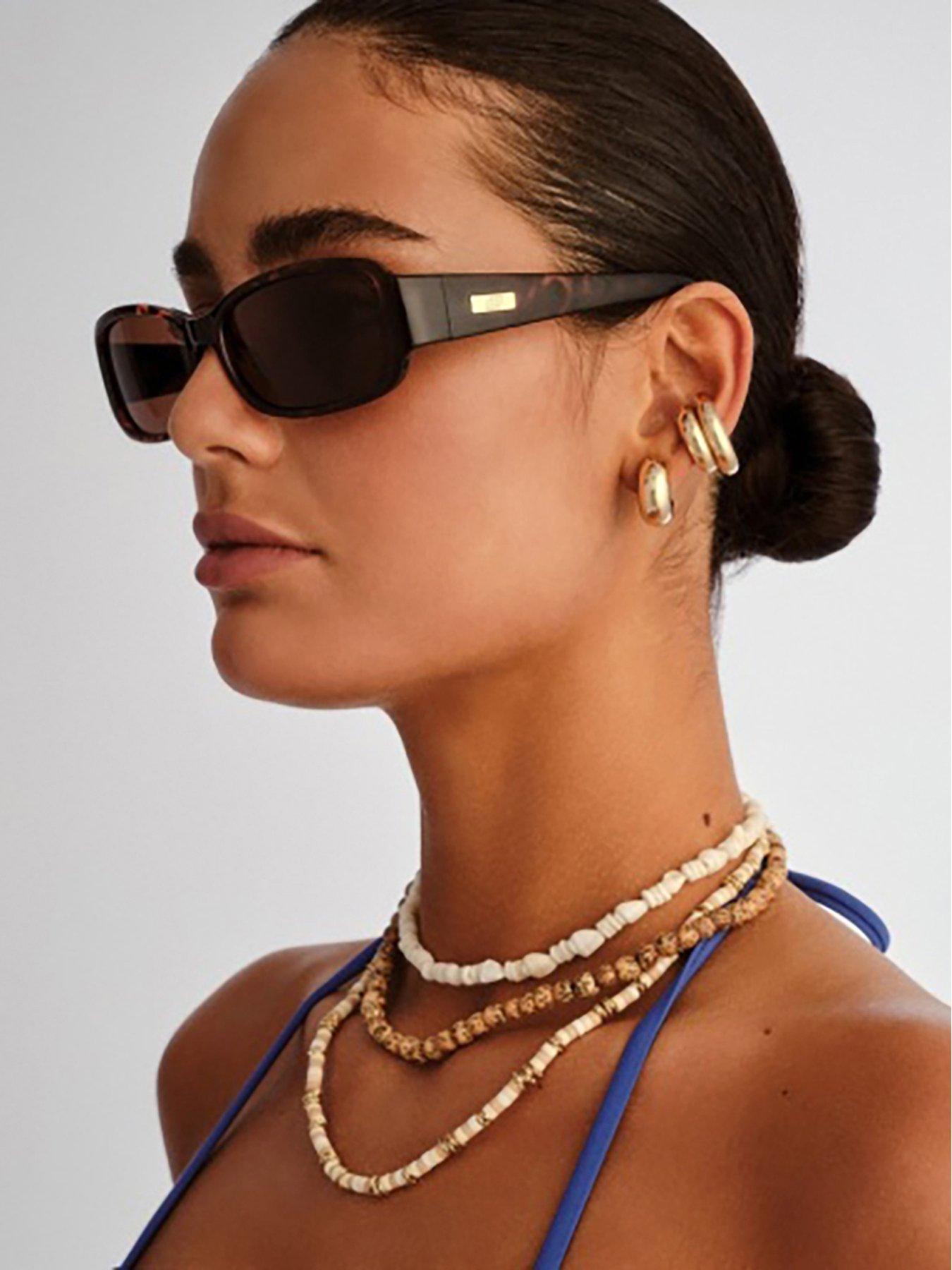  image of le-specs-gigglemug-rectangle-sunglasses-tort