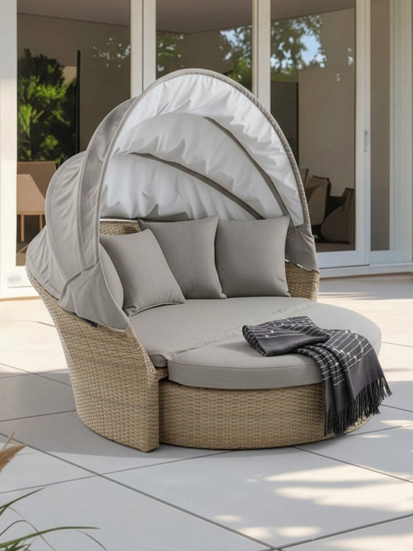 The Very Collection Sarasota Day Bed With Canopy
