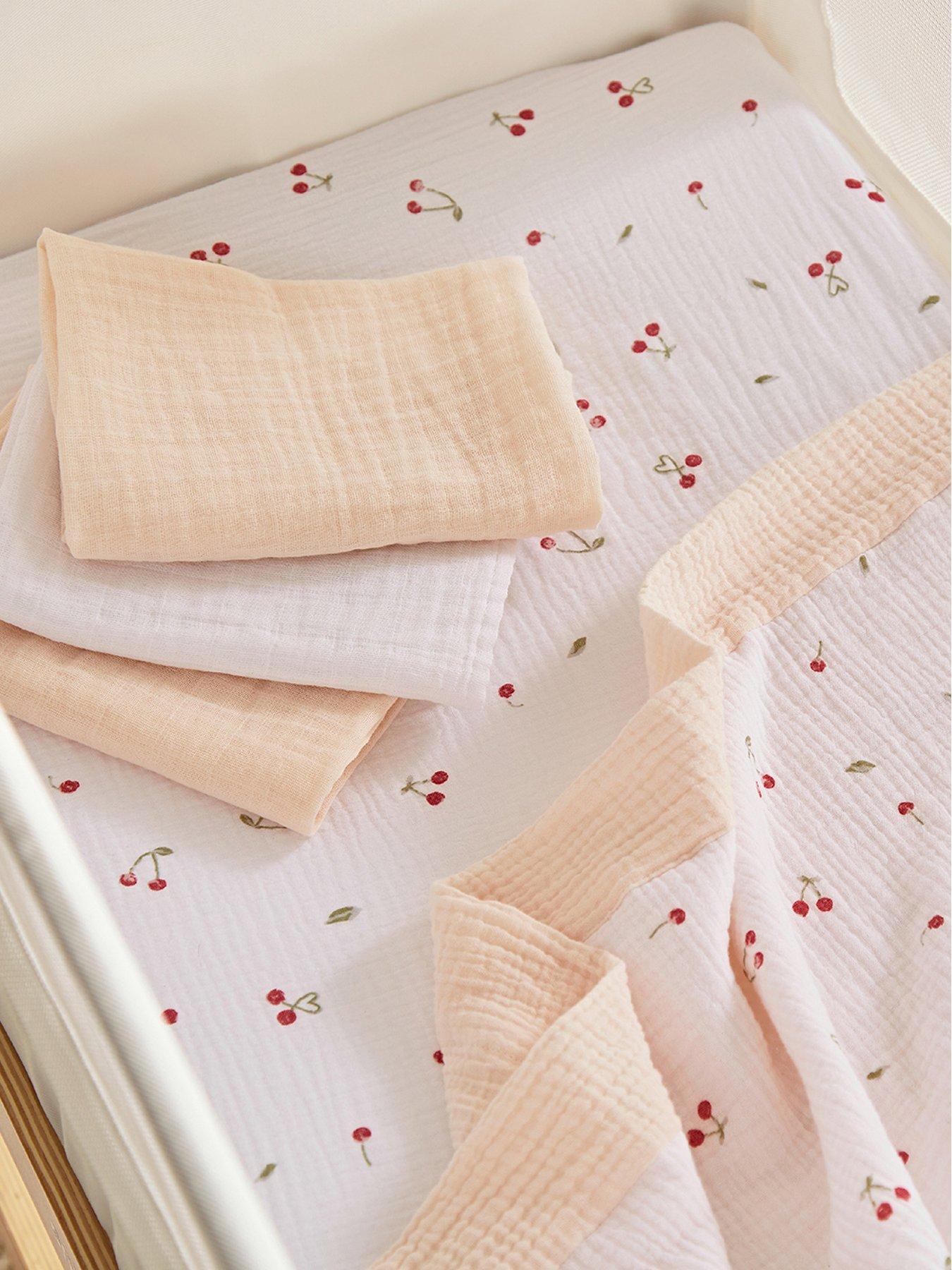 CuddleCo Universal Crib/ Co Sleeper Bedding set - Ditsy Cherry