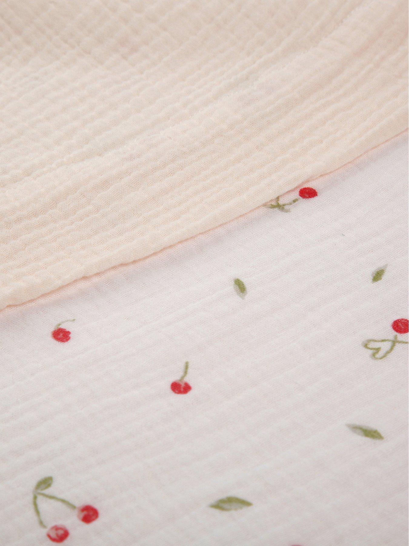 Image 5 of 7 of CuddleCo Comforter blanket - Ditsy Cherry