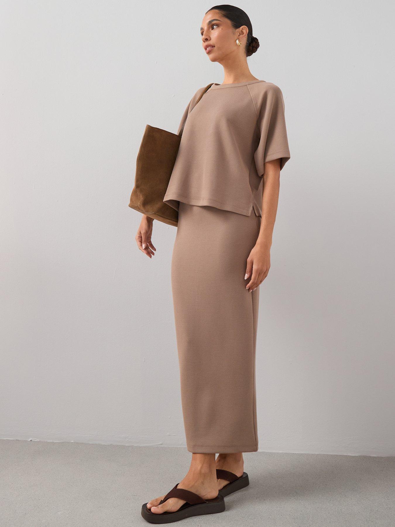 Image 3 of 7 of The Very Collection Relaxed Ribbed Scuba T-shirt Co-ord - Neutral
