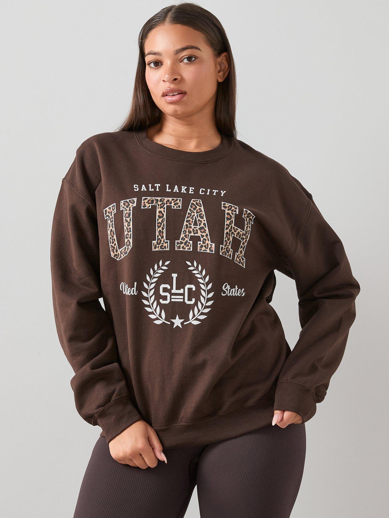 front image of the-very-collection-curve-animal-slogan-sweat-brown