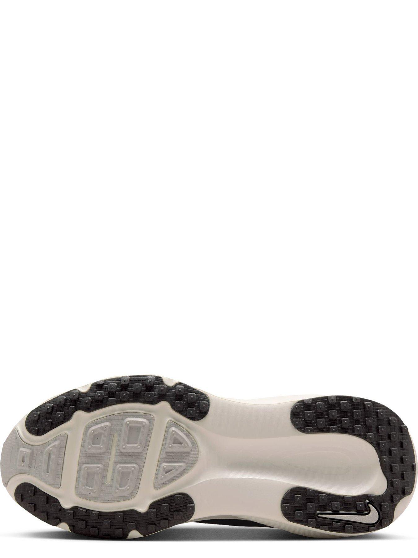  image of nike-junior-vomero-18-trainers-black