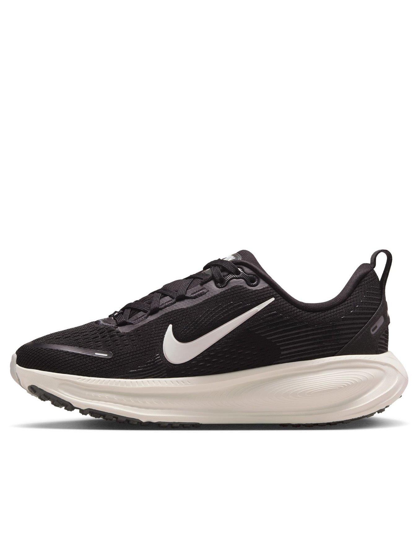  image of nike-junior-vomero-18-trainers-black