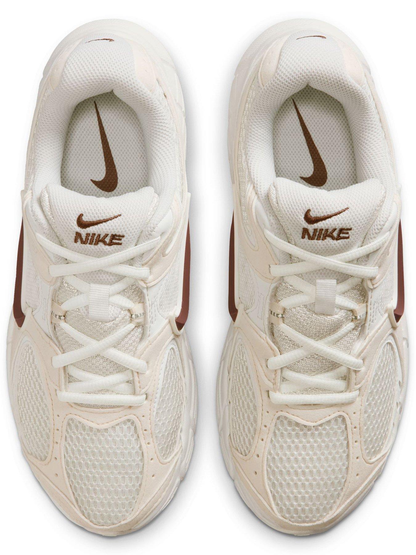  image of nike-womens-v5-rnr-trainers-white
