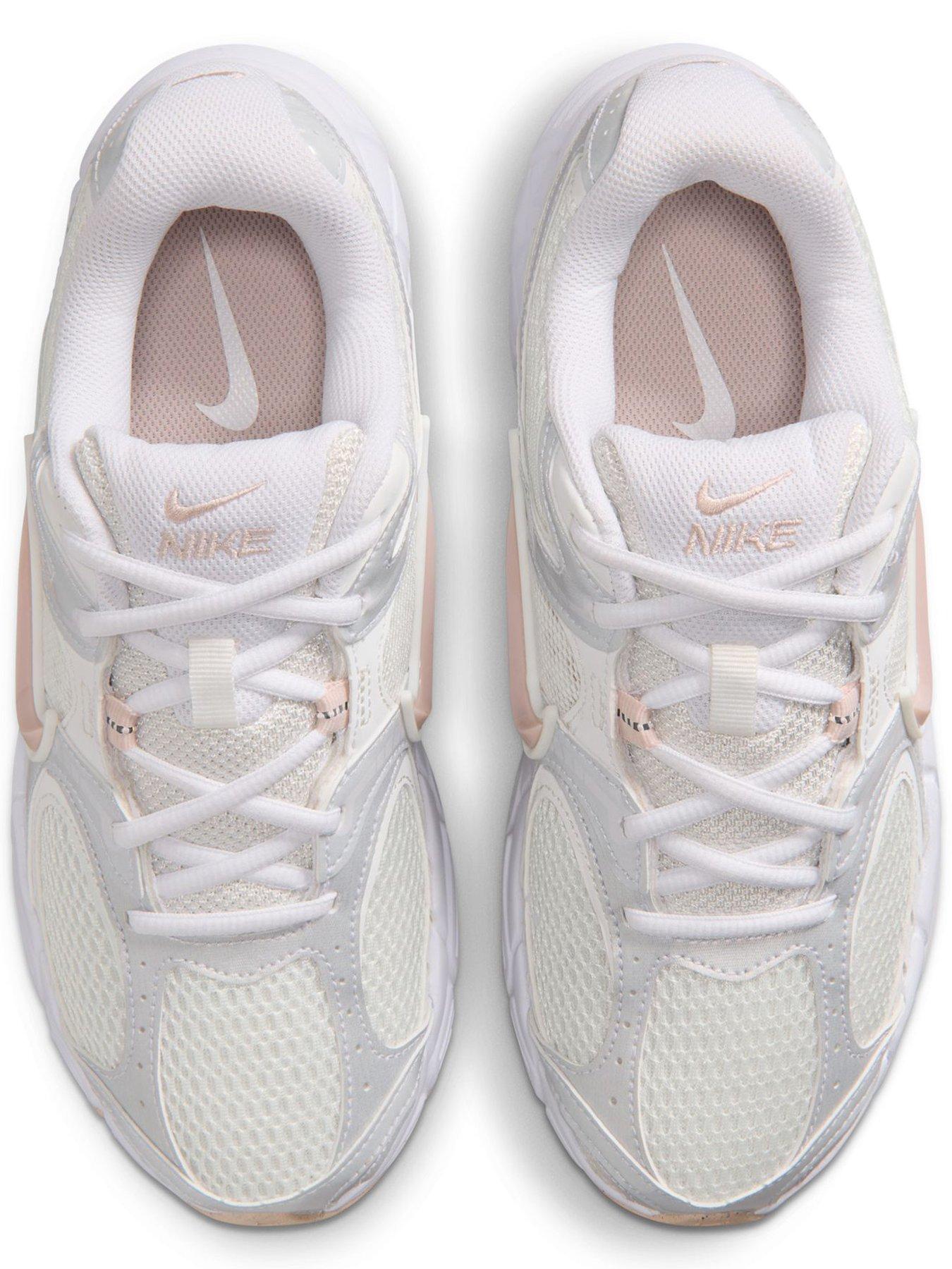  image of nike-womens-v5-rnr-trainers-white