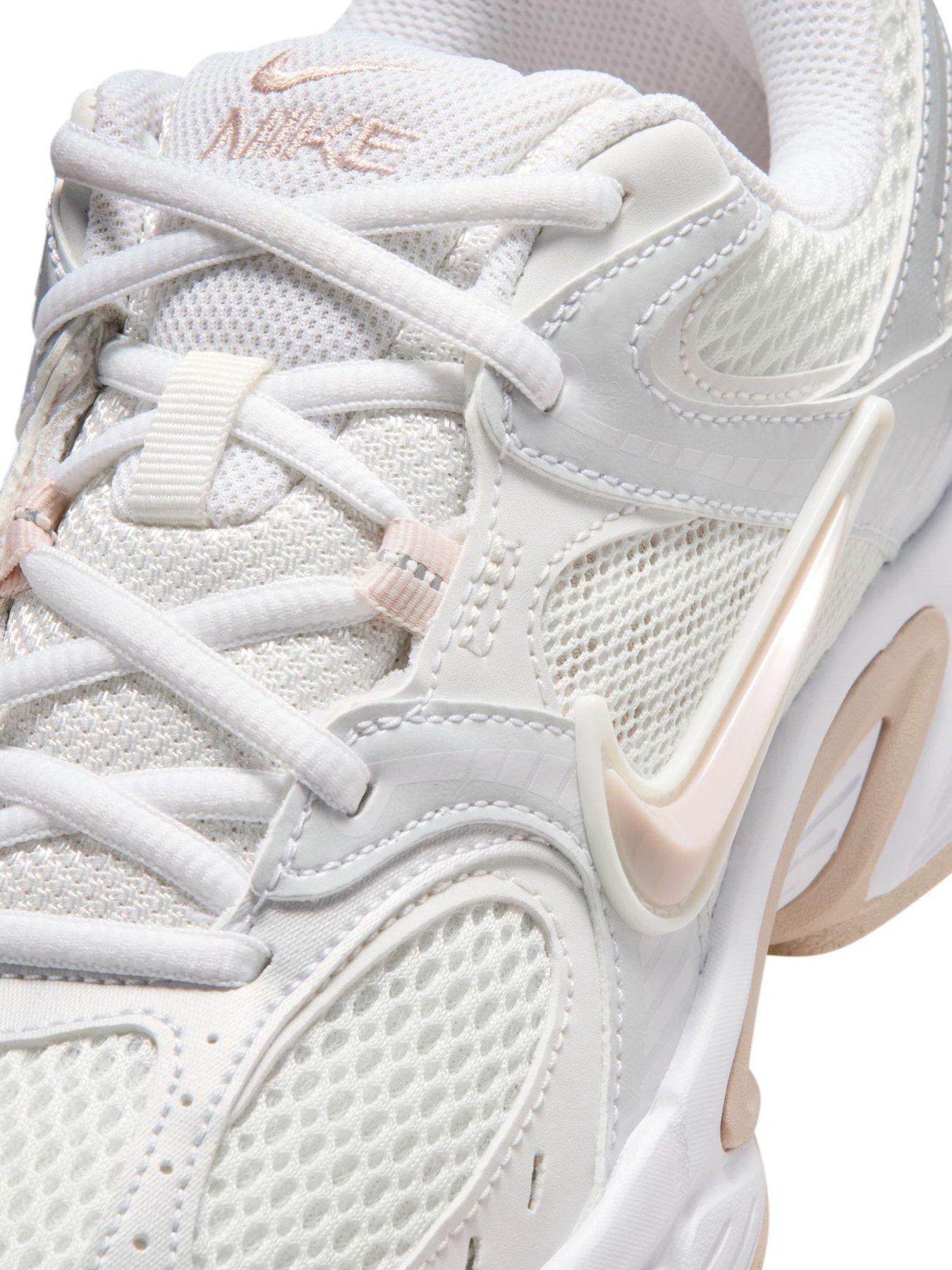  image of nike-womens-v5-rnr-trainers-white