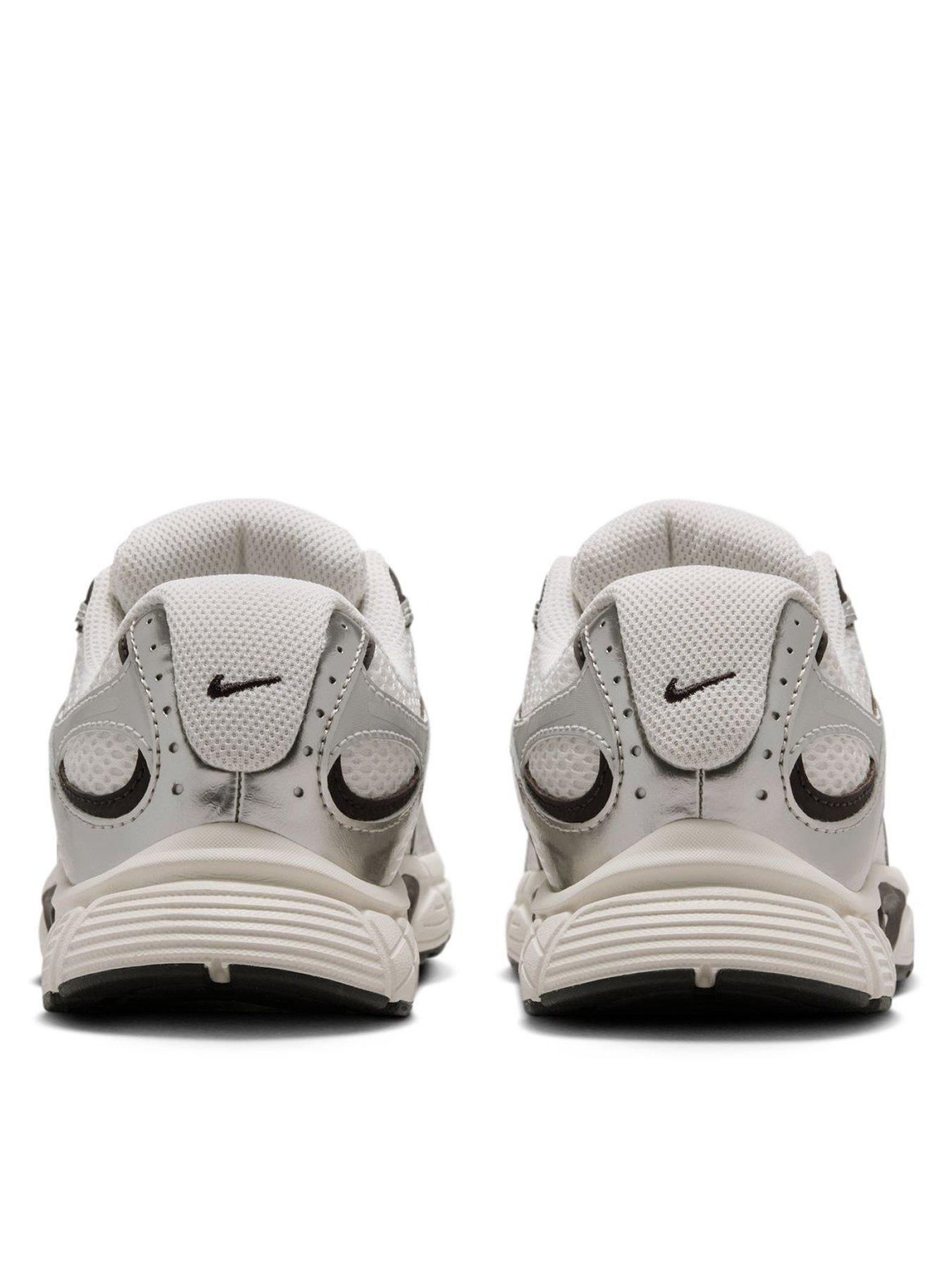  image of nike-big-kids-v5-rnr-trainers-white