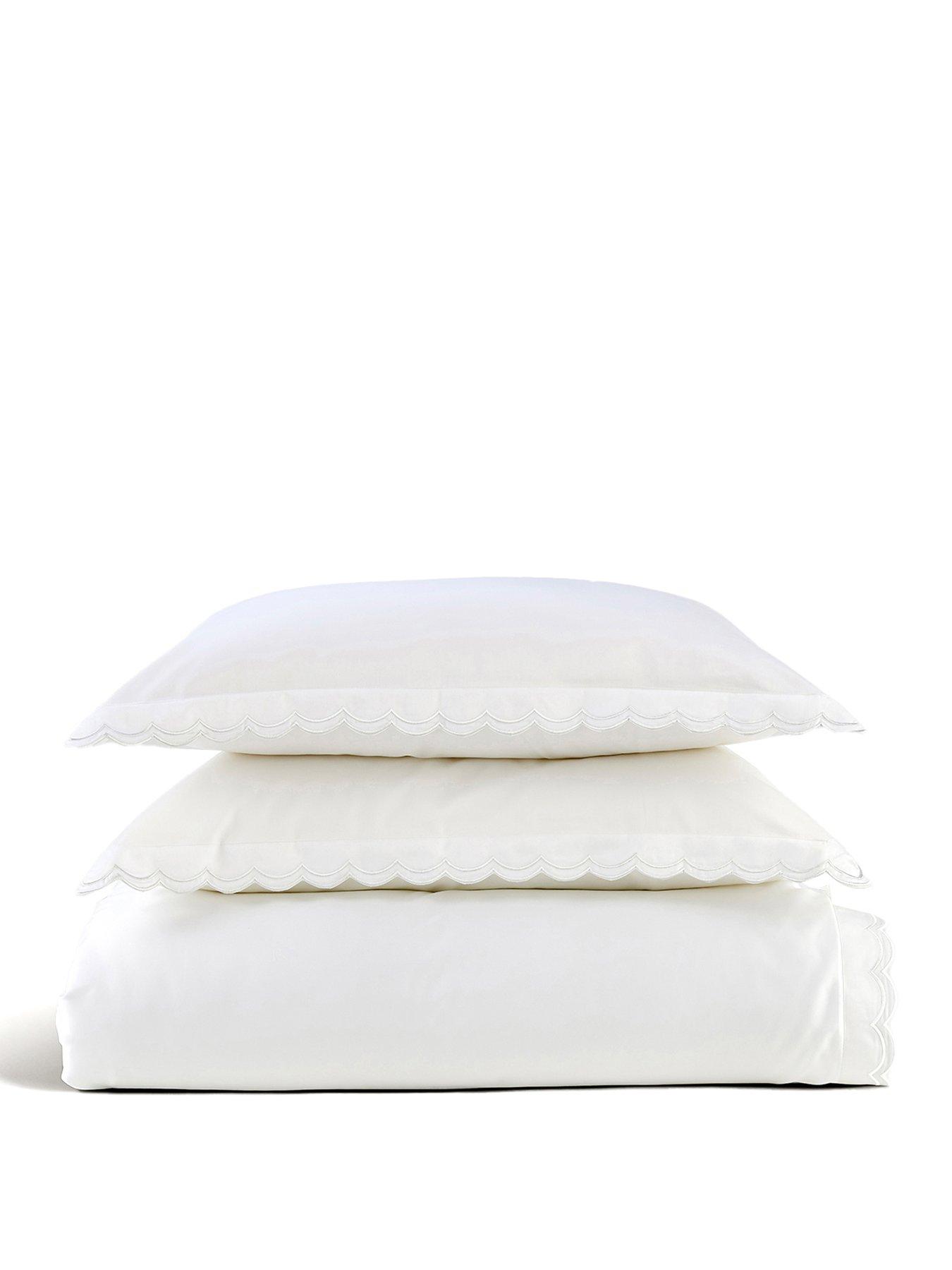 Image 2 of 3 of Christy Scallop Edge Duvet Set- Super King