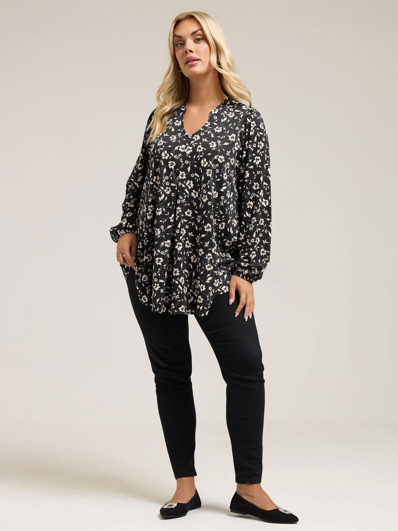 Image 3 of 4 of Yours Curve Notch Neck Pleat Front Top - Black