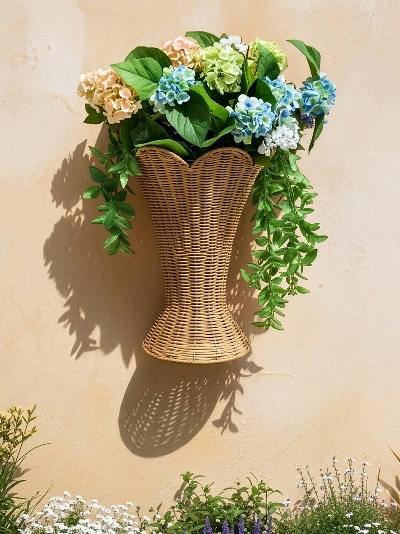 front image of the-very-collection-tulip-wall-planter