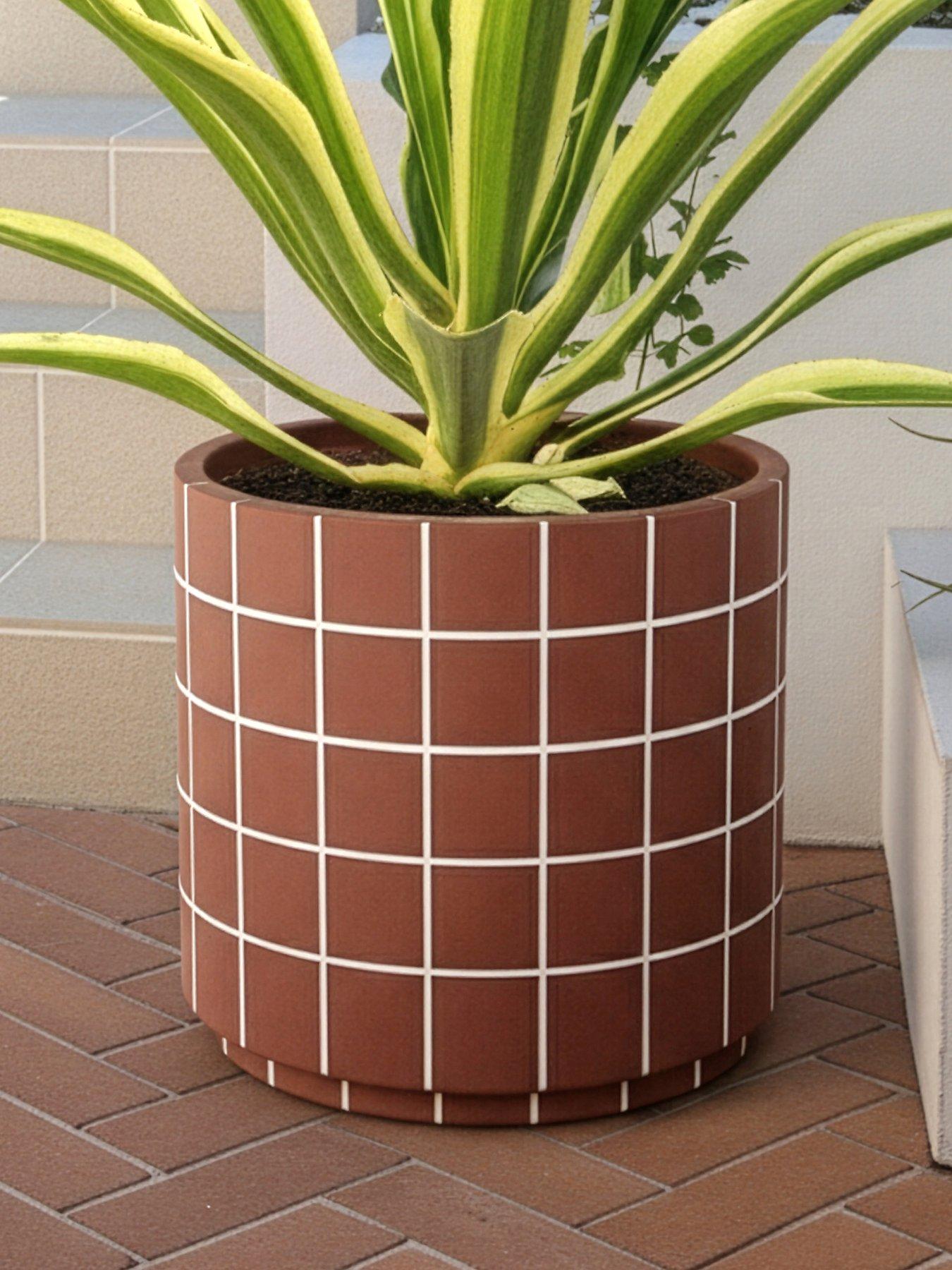  image of the-very-collection-tiled-grid-planter-27cm--rust