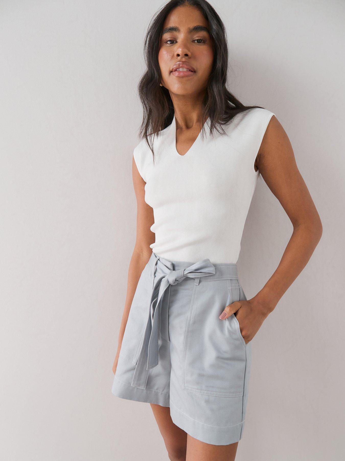 Image 5 of 7 of The Very Collection Scalloped Pocket Detail Shorts - Light Blue