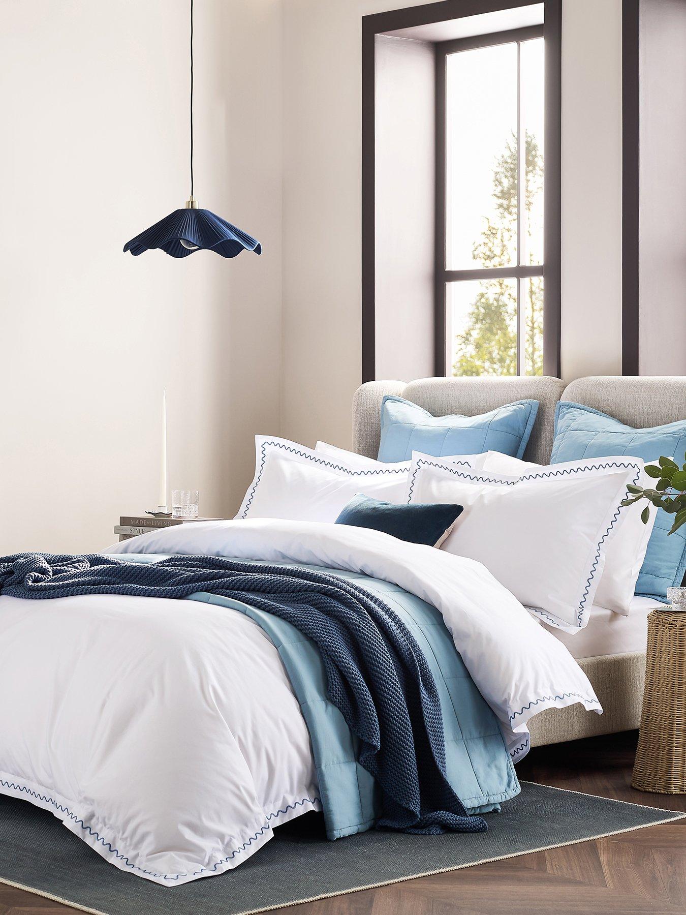 Christy Wave Edge Embroidery Duvet Set- White/Blue