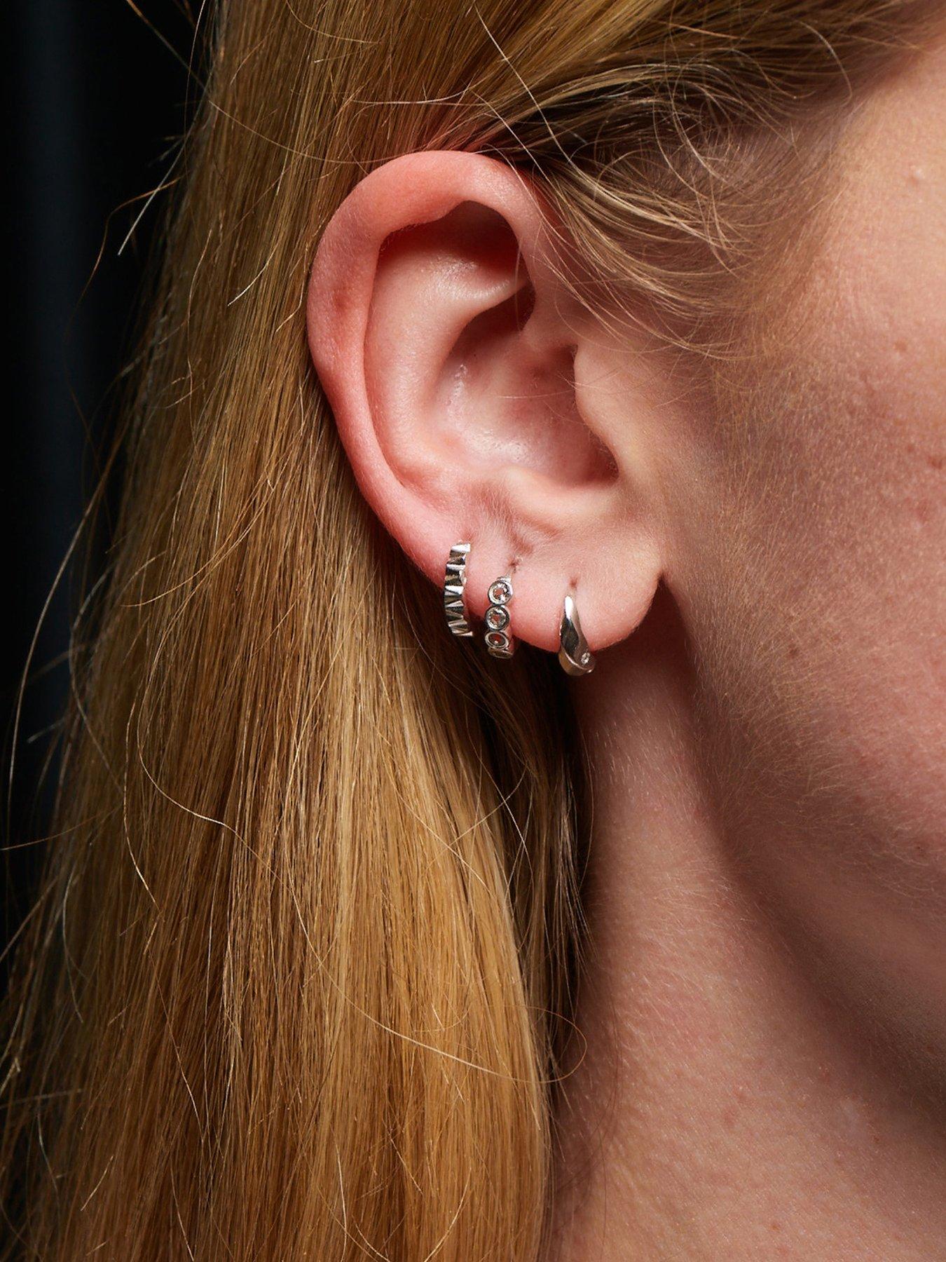 Image 3 of 3 of Hot Diamonds Ridge Huggie Earrings