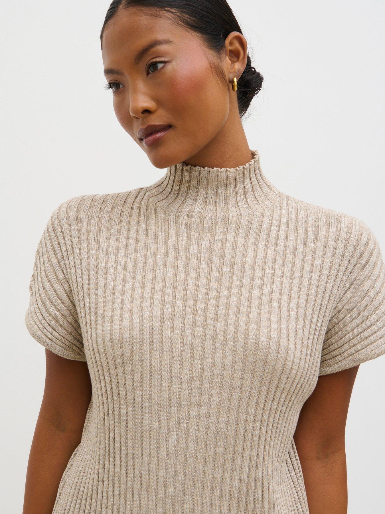 Image 3 of 5 of Pretty Lavish Dionne Short Sleeve Longline Knit Top - Brown